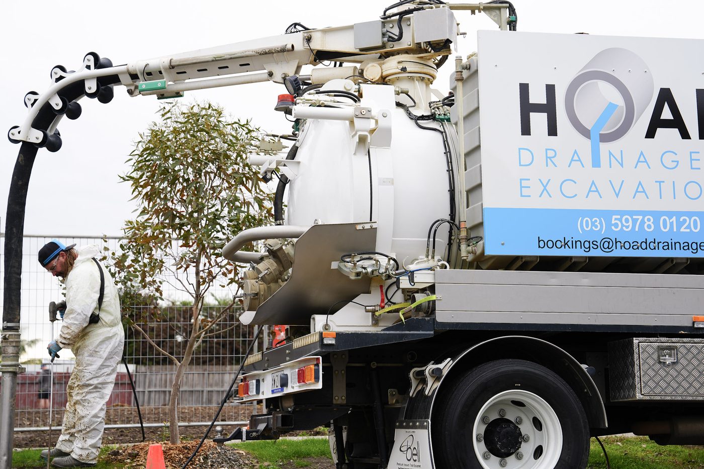 Hoad Drainage vacuum excavation truck with the operator working on site.